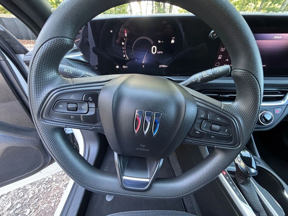 2025 Buick Envision - Image 30 of 31