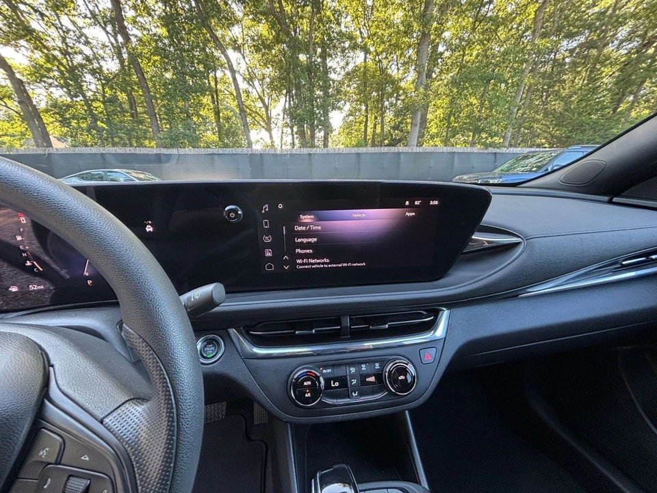 2025 Buick Envision - Image 22 of 31
