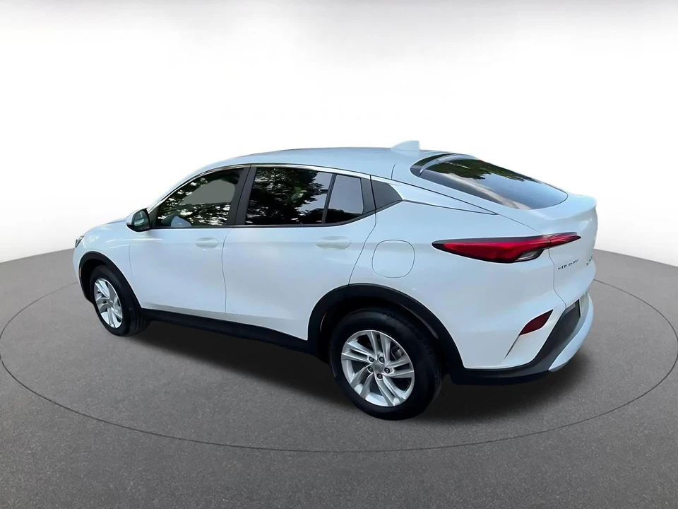 2025 Buick Envision - Image 9 of 31