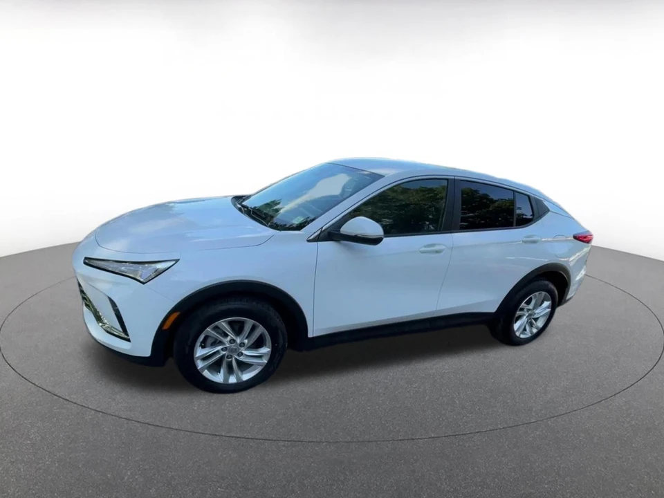 2025 Buick Envision - Image 7 of 31