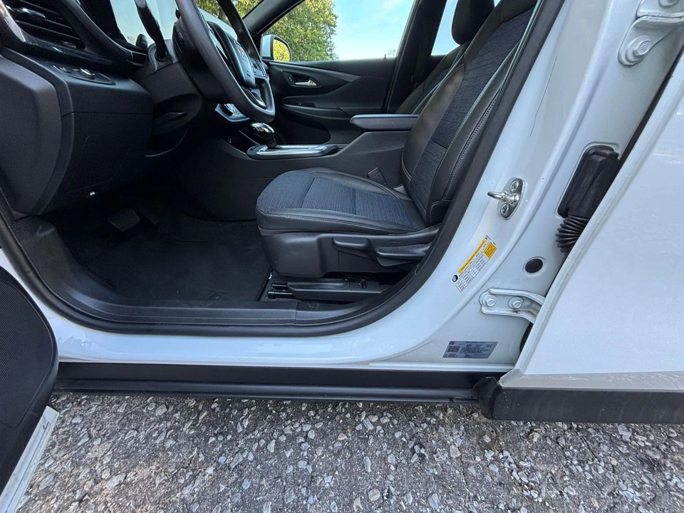 2025 Buick Envision - Image 24 of 31
