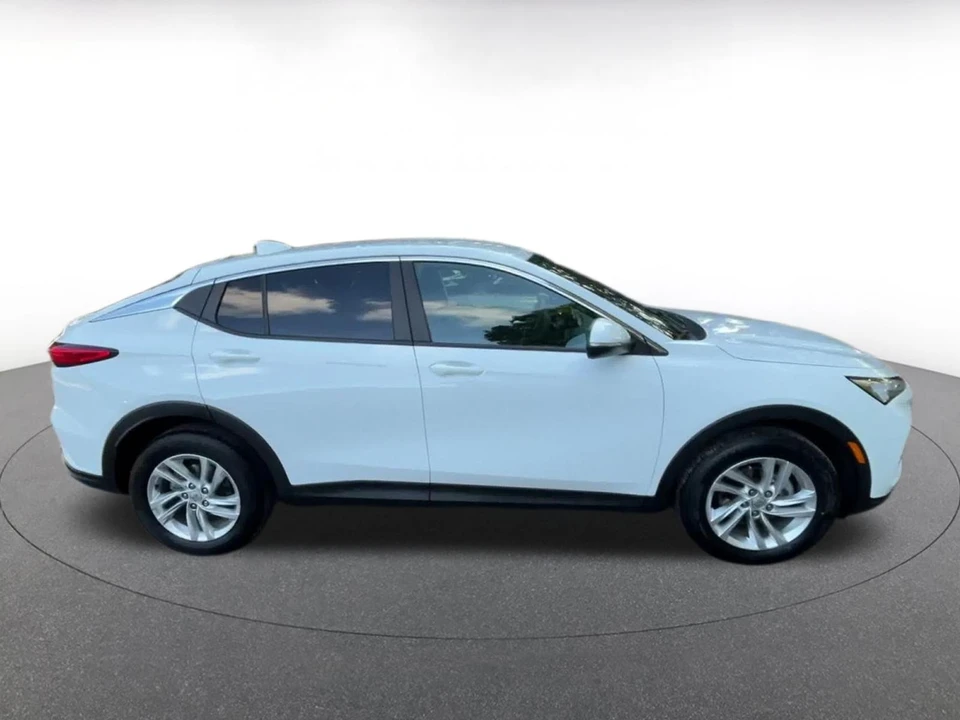 2025 Buick Envision - Image 17 of 31