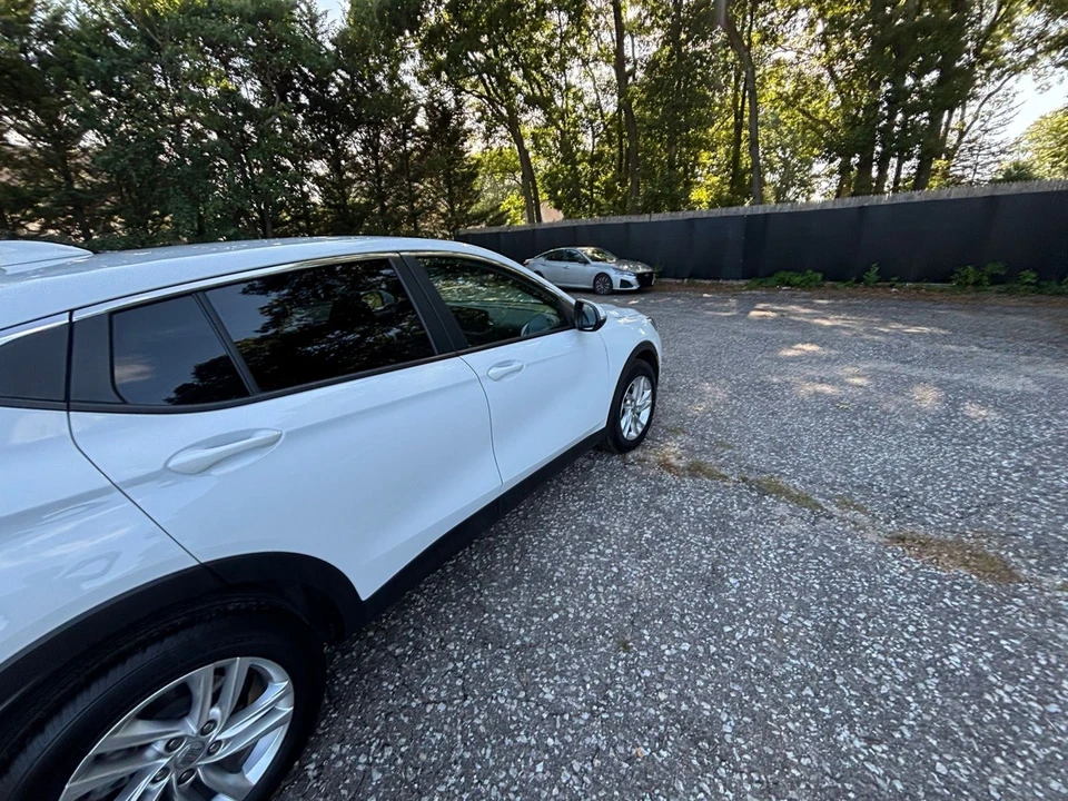 2025 Buick Envision - Image 14 of 31