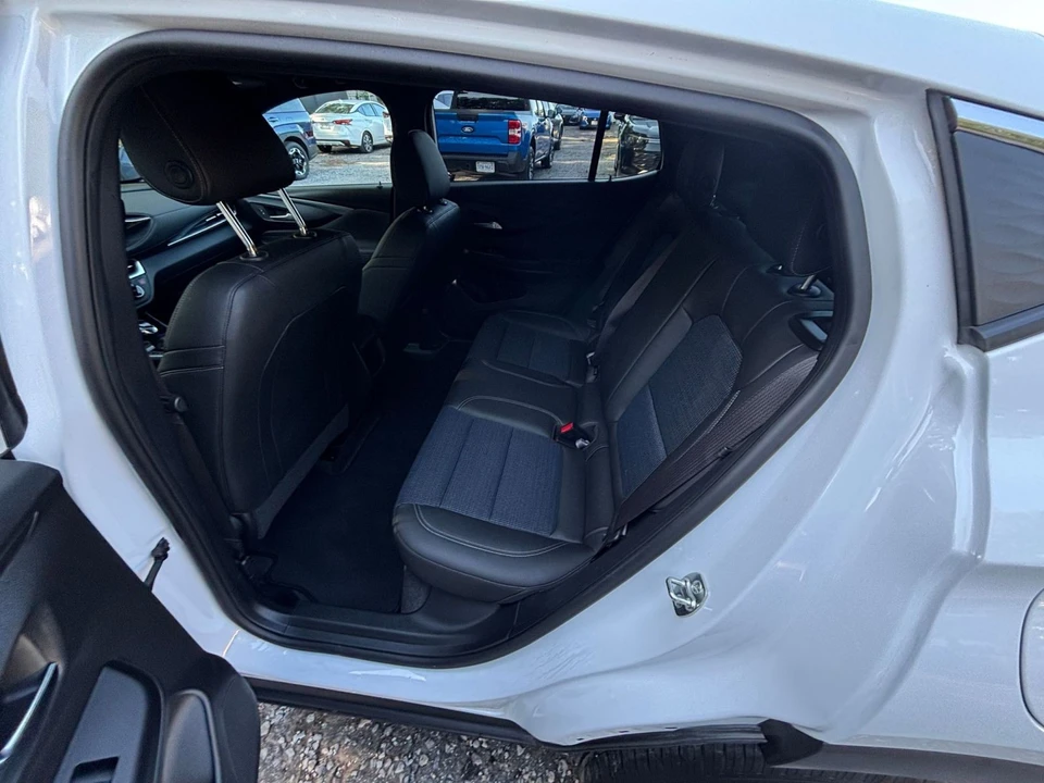 2025 Buick Envision - Image 28 of 31