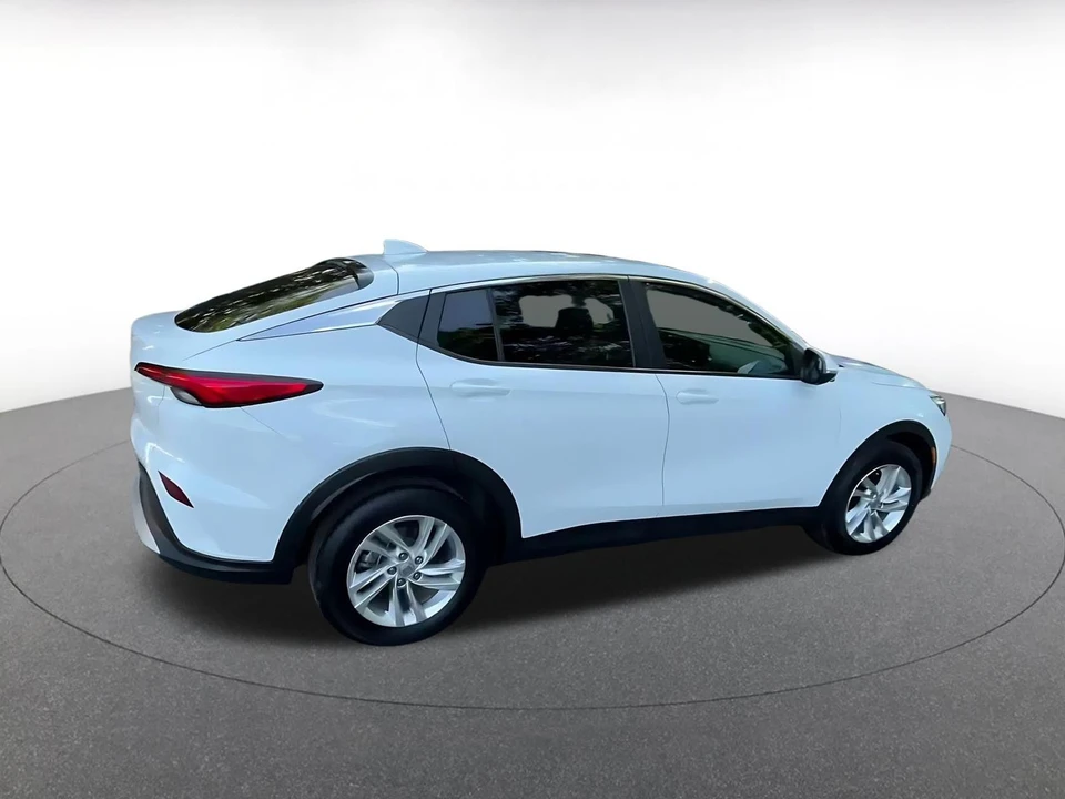 2025 Buick Envision - Image 16 of 31