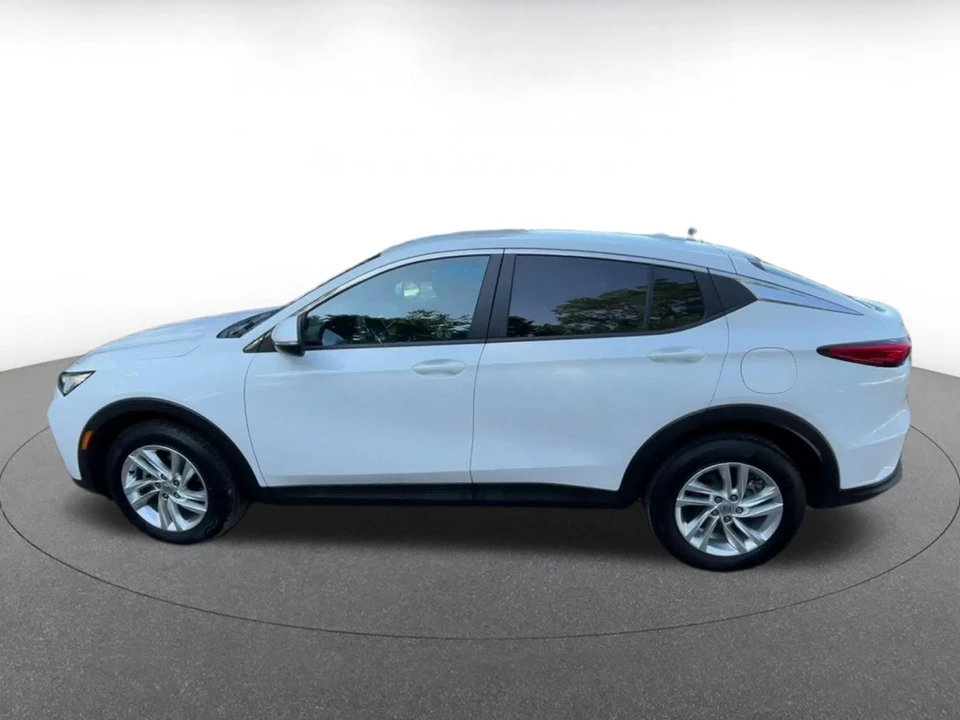 2025 Buick Envision - Image 8 of 31