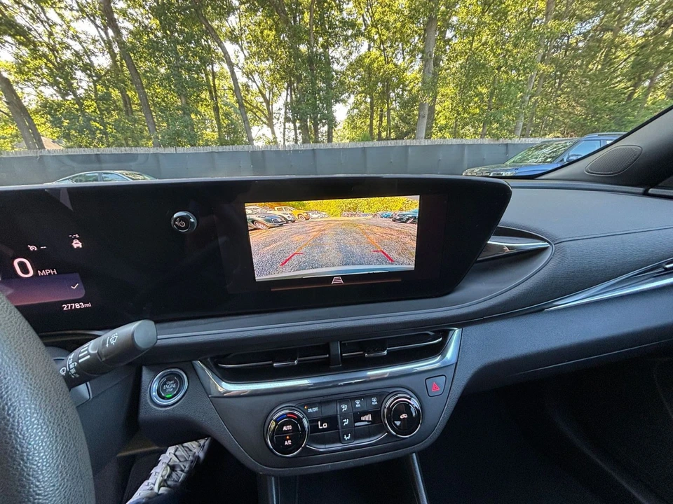 2025 Buick Envision - Image 26 of 31