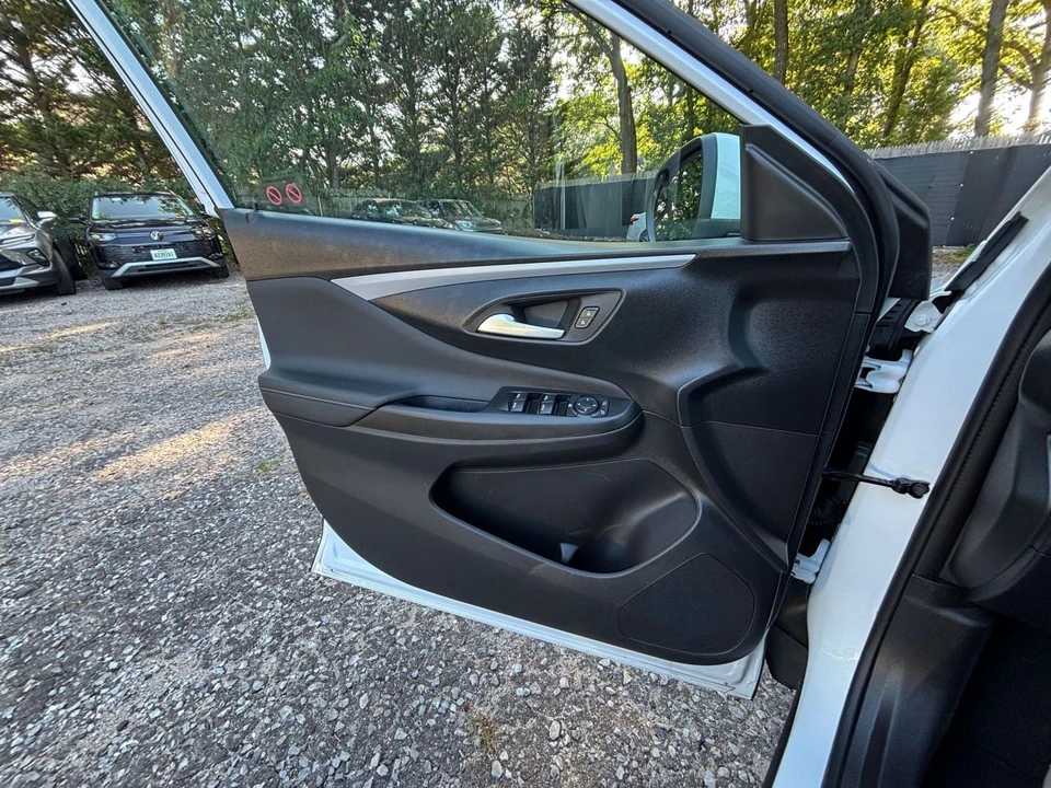2025 Buick Envision - Image 20 of 31