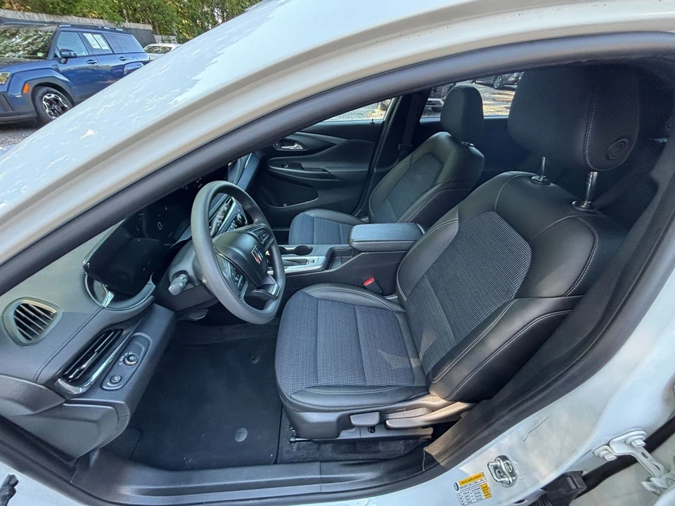 2025 Buick Envision - Image 29 of 31