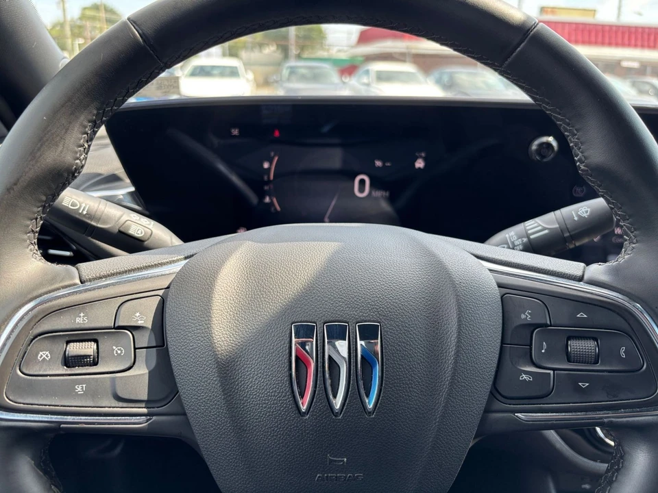2025 Buick Envision - Image 28 of 31