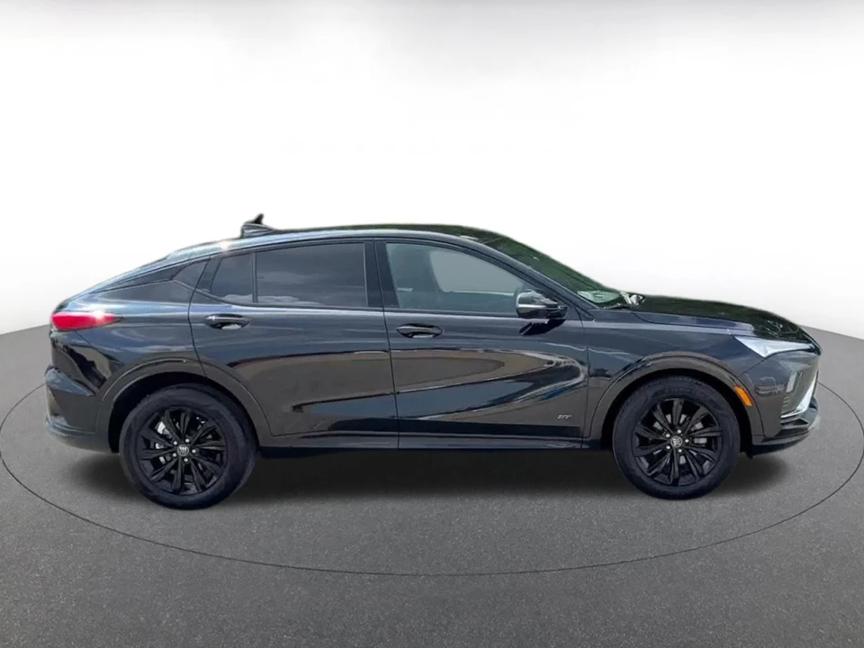 2025 Buick Envision - Image 17 of 31