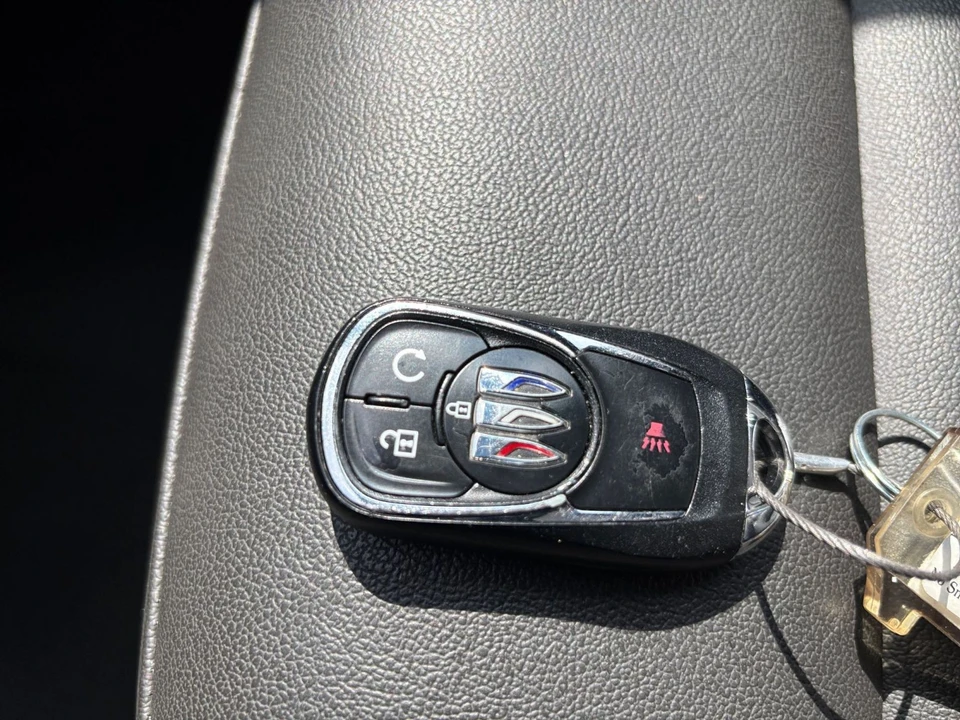 2025 Buick Envision - Image 24 of 31