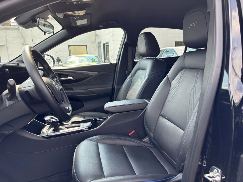 2025 Buick Envision - Image 27 of 31