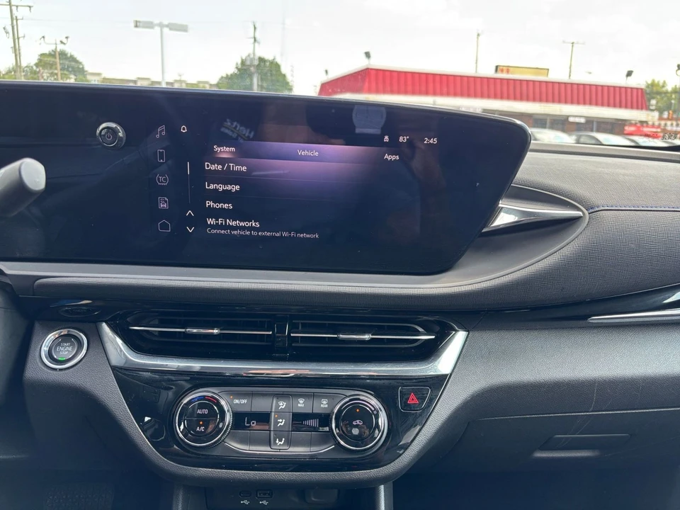 2025 Buick Envision - Image 18 of 31