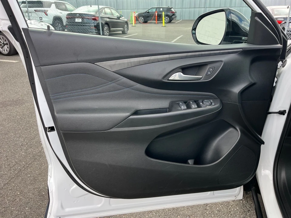 2025 Buick Envision - Image 20 of 31