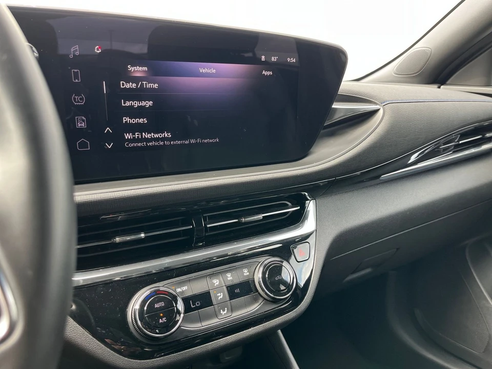 2025 Buick Envision - Image 21 of 31
