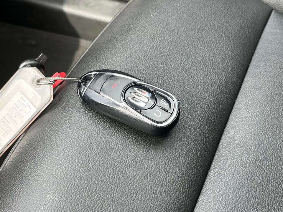 2025 Buick Envision - Image 22 of 31