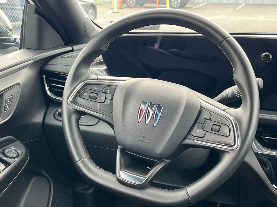 2025 Buick Envision - Image 29 of 31