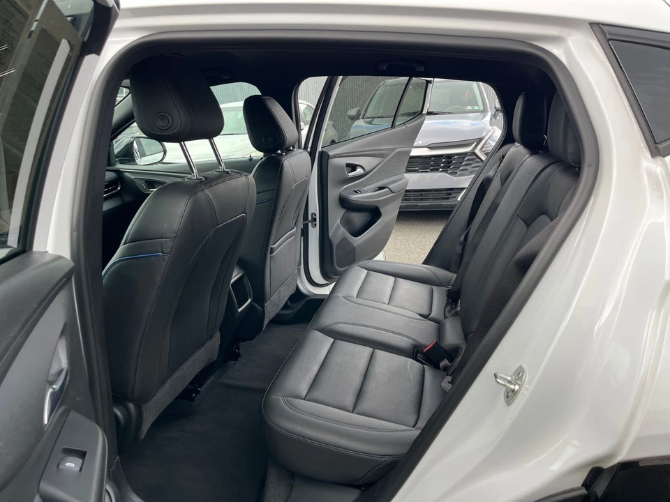 2025 Buick Envision - Image 27 of 31