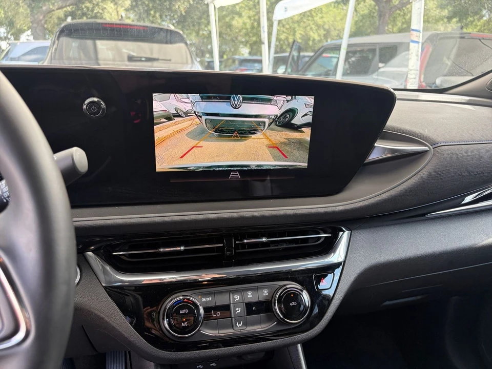 2025 Buick Envision - Image 25 of 31