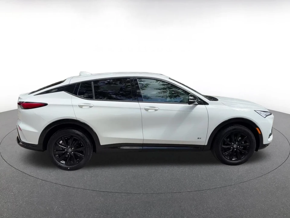 2025 Buick Envision - Image 18 of 31
