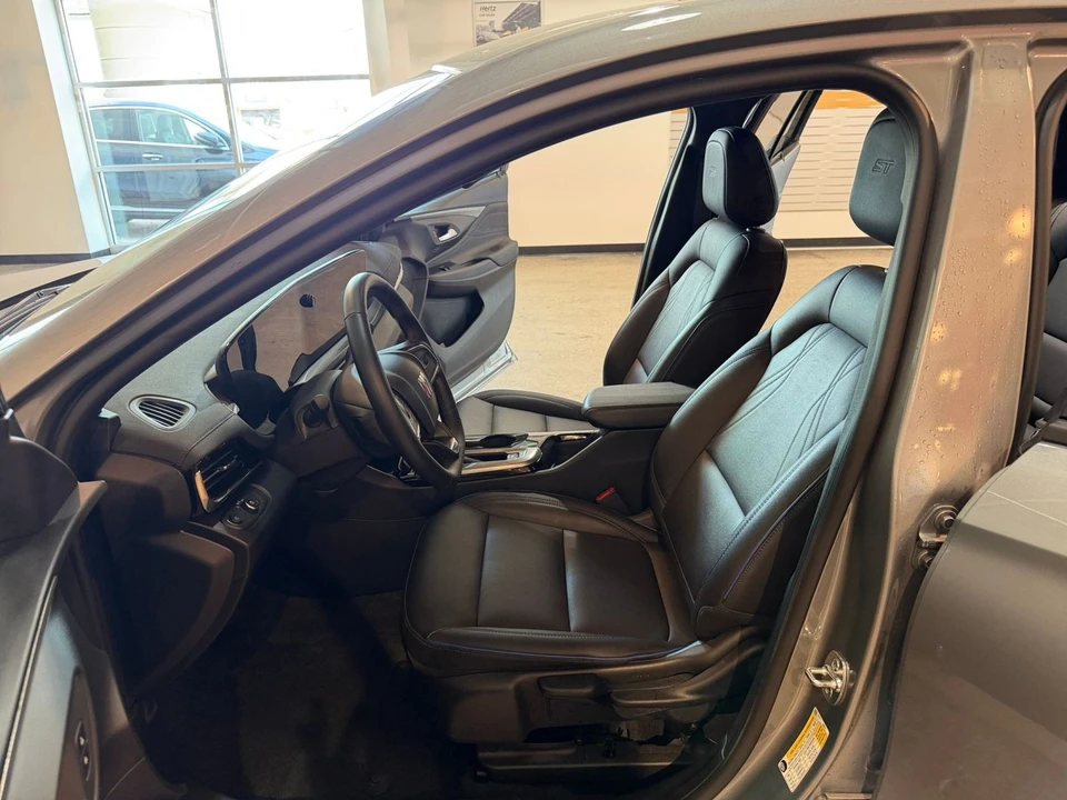2025 Buick Envision - Image 27 of 31