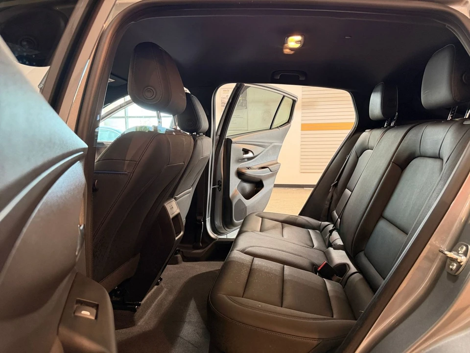 2025 Buick Envision - Image 26 of 31