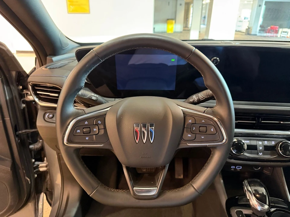2025 Buick Envision - Image 29 of 31