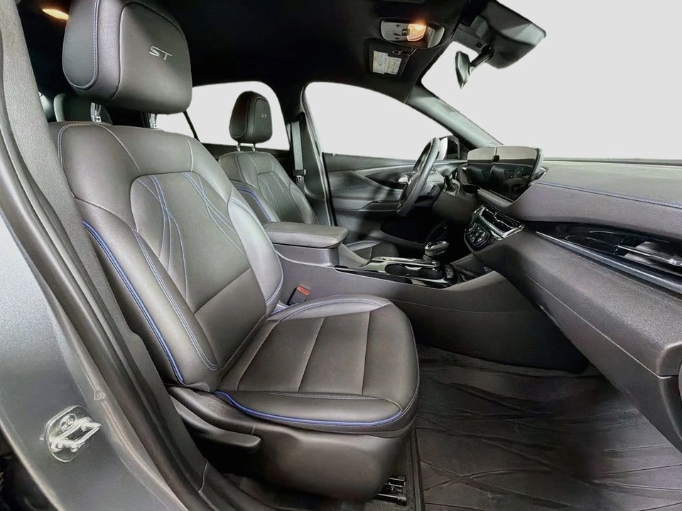 2025 Buick Envision - Image 27 of 31