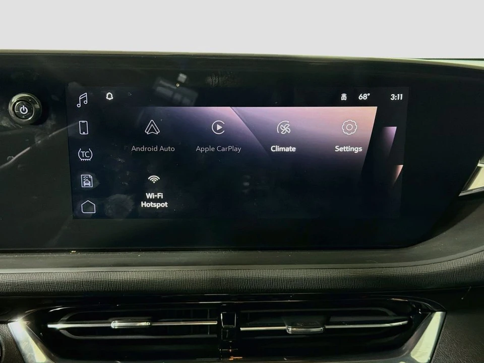 2025 Buick Envision - Image 15 of 31