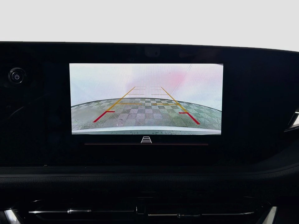 2025 Buick Envision - Image 16 of 31