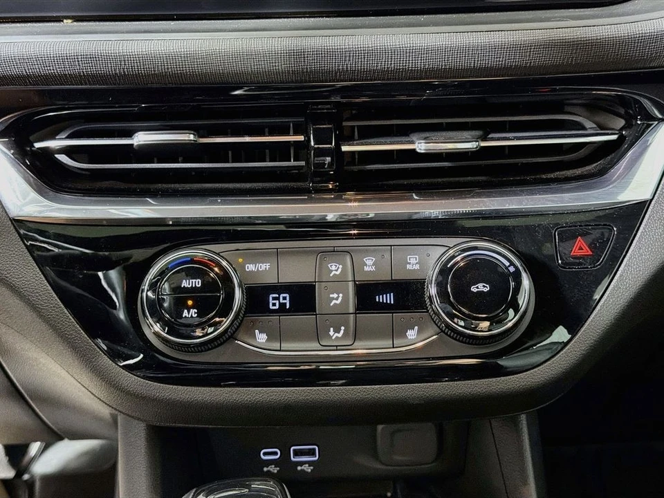 2025 Buick Envision - Image 17 of 31