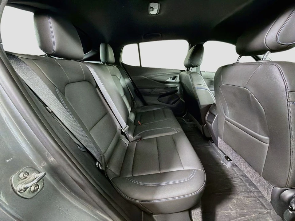 2025 Buick Envision - Image 26 of 31