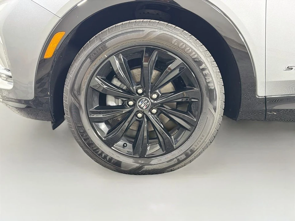 2025 Buick Envision - Image 29 of 31