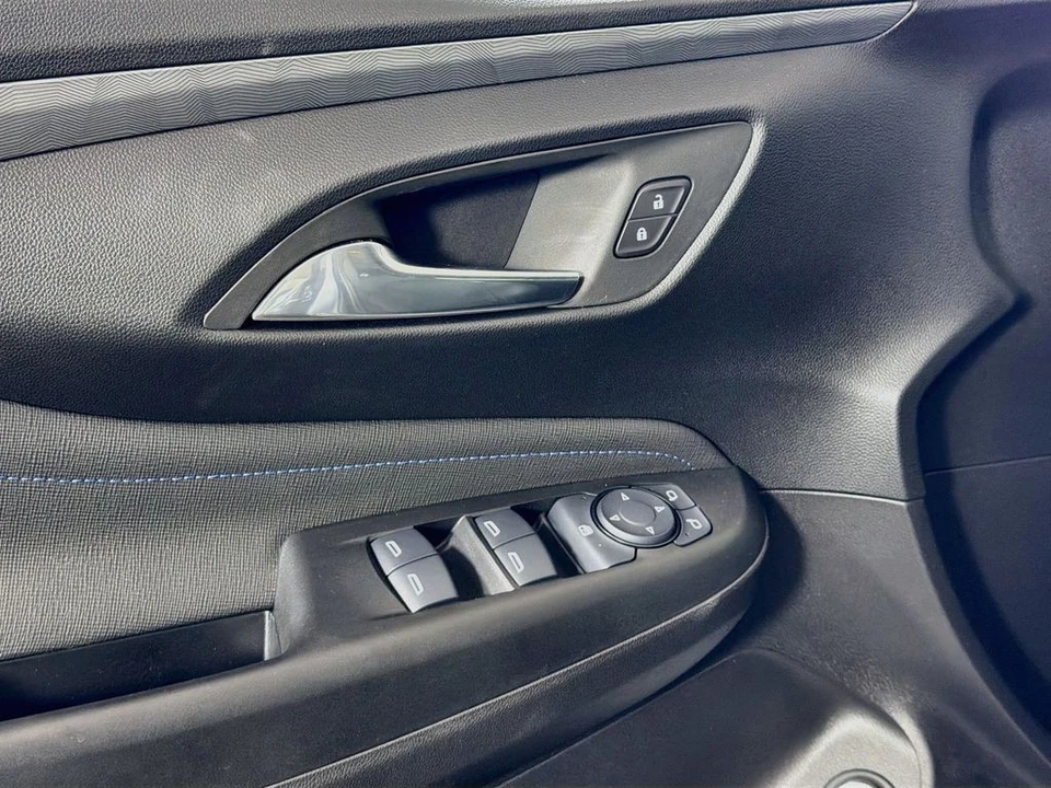 2025 Buick Envision - Image 19 of 31