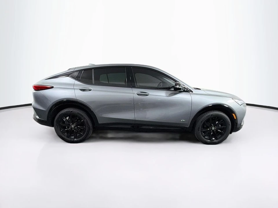 2025 Buick Envision - Image 8 of 31
