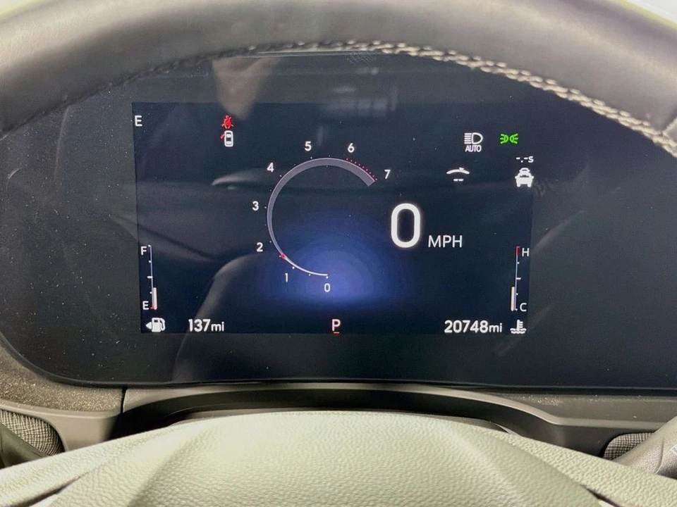 2025 Buick Envision - Image 14 of 31