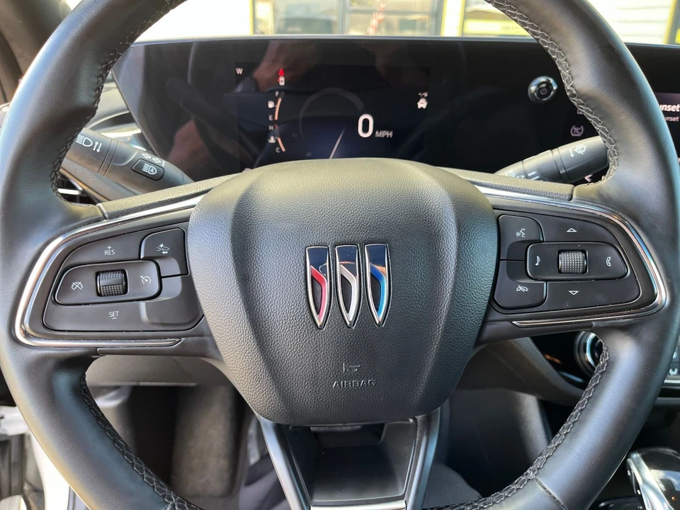 2025 Buick Envision - Image 28 of 31