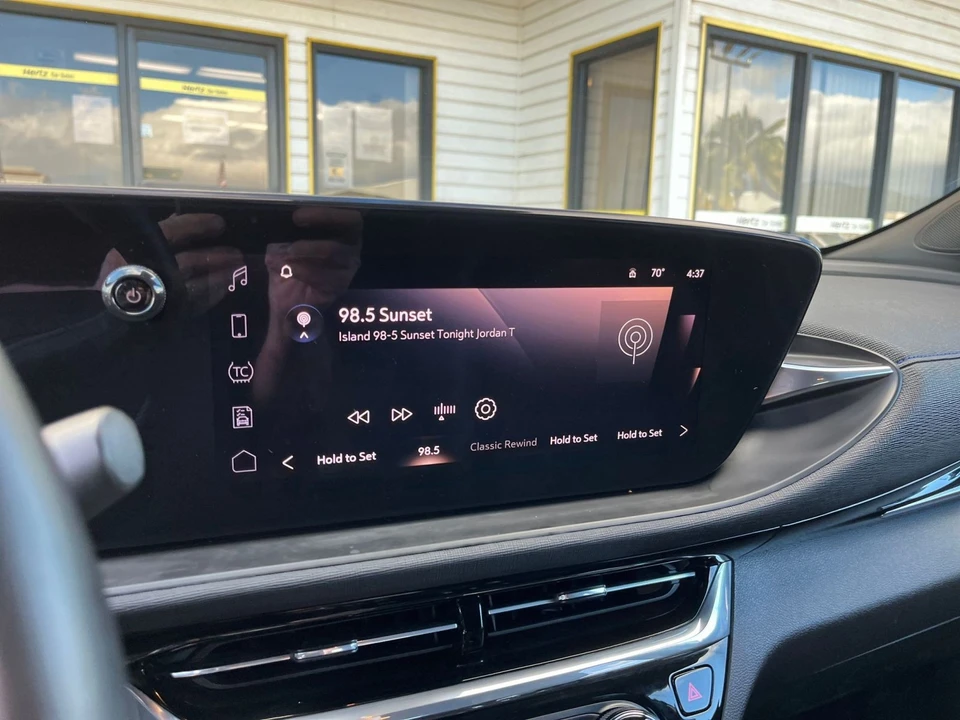 2025 Buick Envision - Image 21 of 31