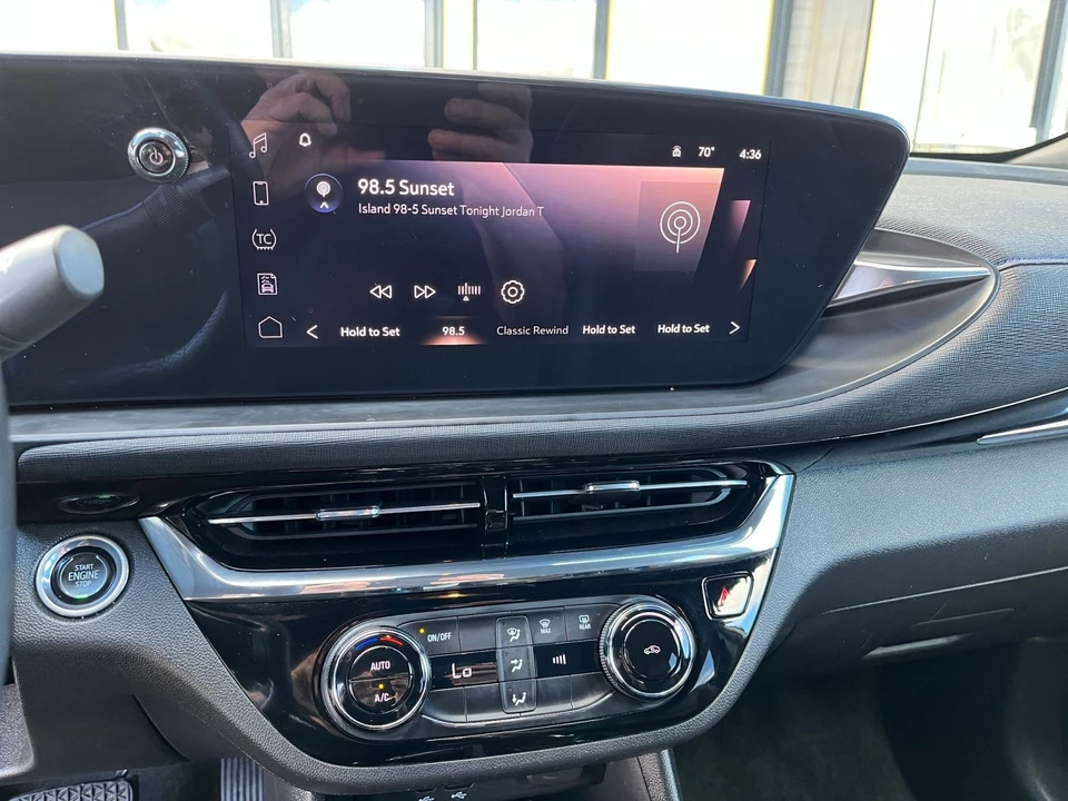 2025 Buick Envision - Image 18 of 31