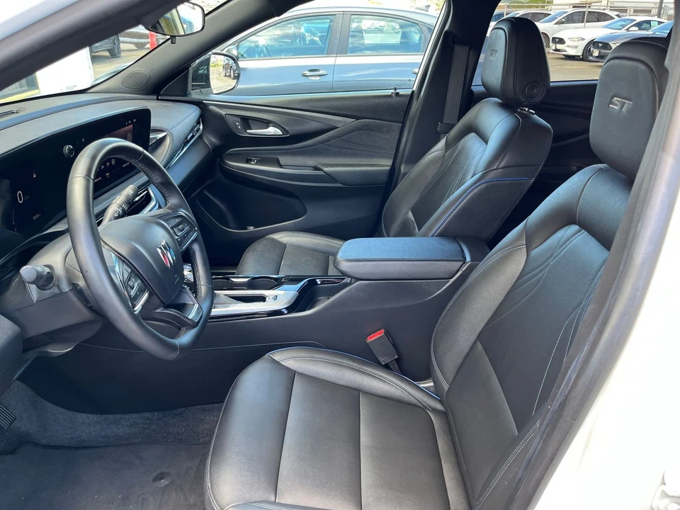 2025 Buick Envision - Image 27 of 31