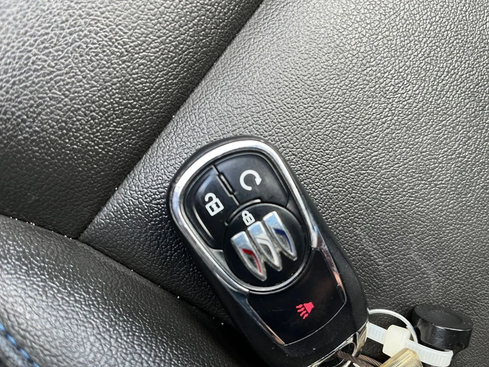 2025 Buick Envision - Image 24 of 31