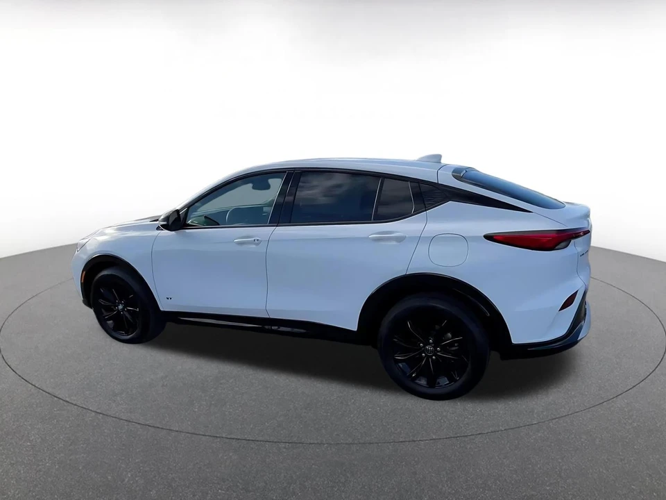 2025 Buick Envision - Image 11 of 31