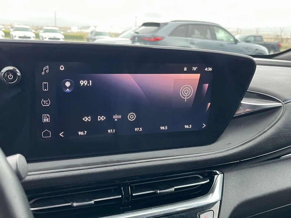 2025 Buick Envision - Image 21 of 31