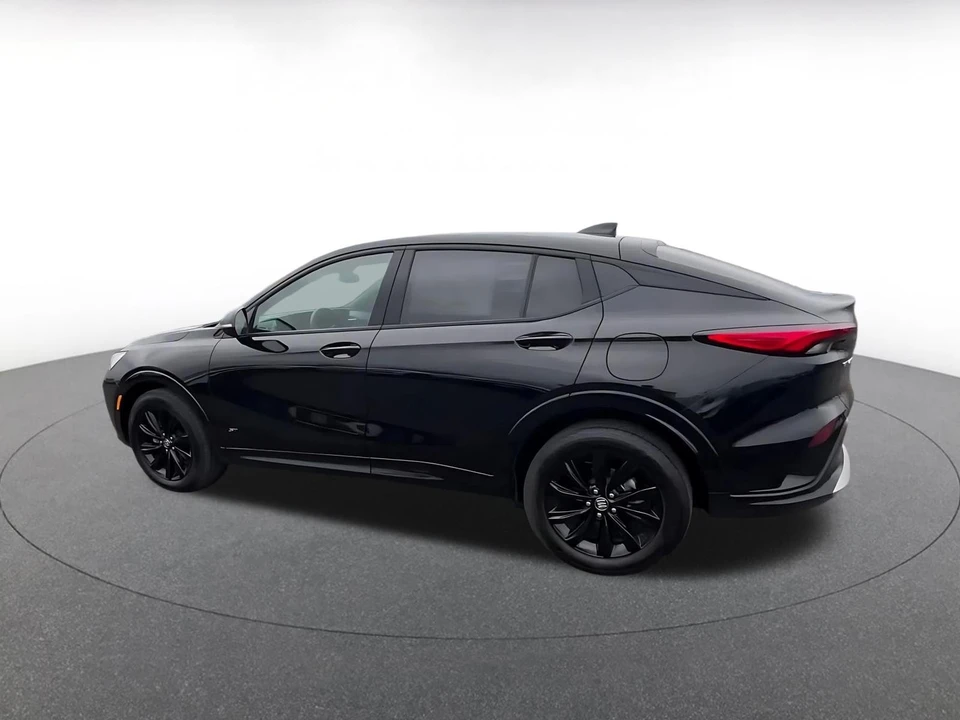 2025 Buick Envision - Image 11 of 31