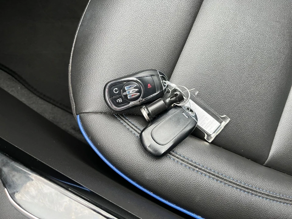 2025 Buick Envision - Image 24 of 31