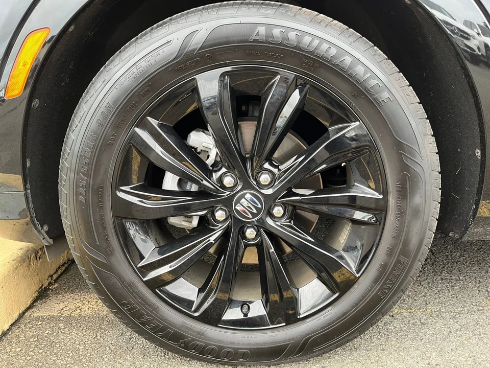 2025 Buick Envision - Image 30 of 31