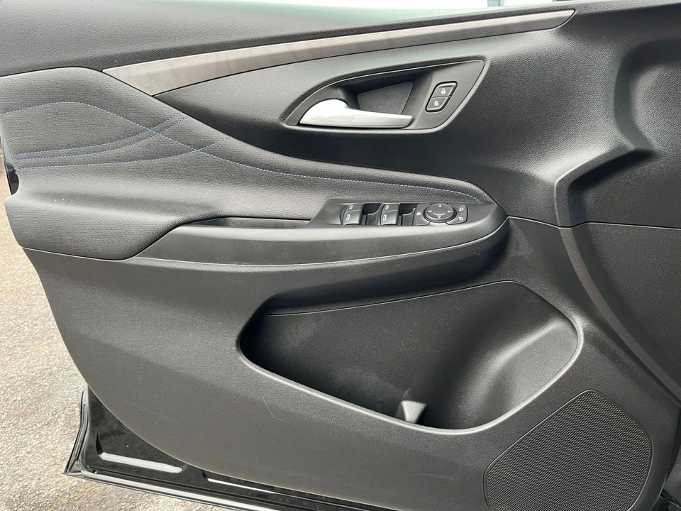 2025 Buick Envision - Image 20 of 31