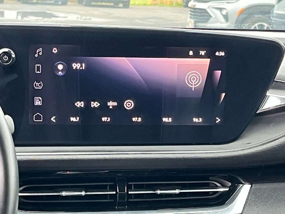 2025 Buick Envision - Image 18 of 31