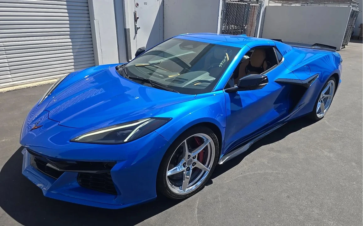 2025 Chevrolet Corvette C8 E-Ray - Image 6 of 12
